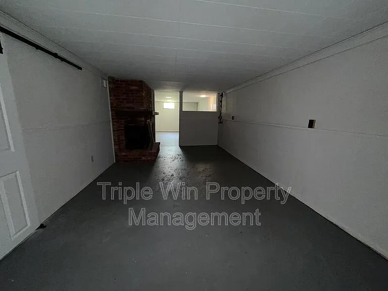2245 Lindsay Ln — Photo 40