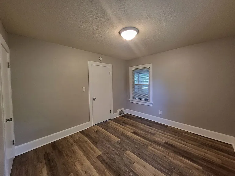 3916 Cambridge St — Photo 13