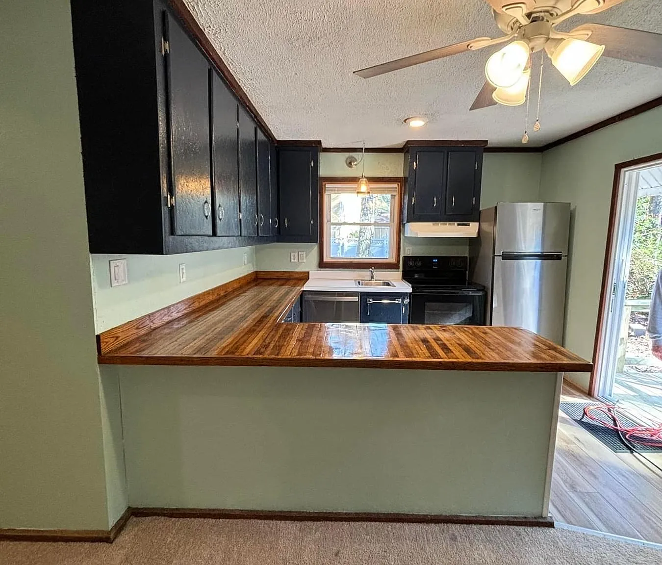 2 bed, 1.5 bath, 900 sqft, $2,000 — Photo 4