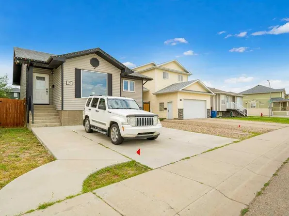 190 E Ranchlands Blvd NE, Medicine Hat, AB T1C 0E3