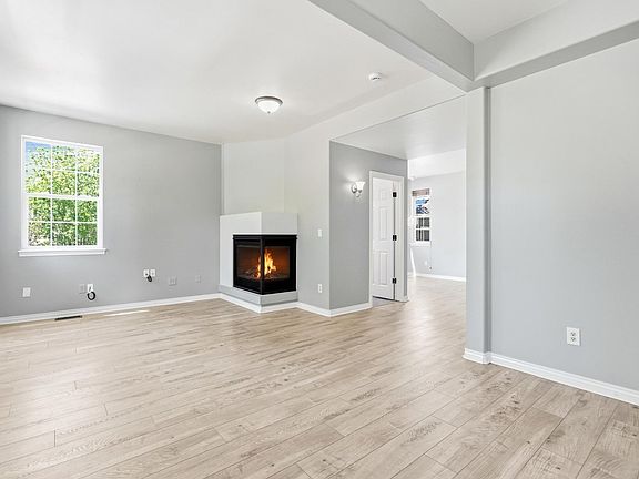 5th image of 525 Casper Dr