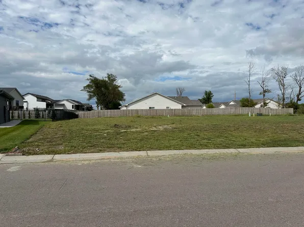 4438 N Sunny Cir, Wichita, KS 67205