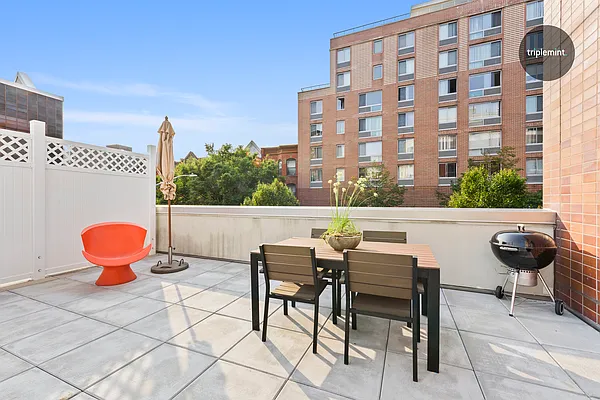 Sold by Triplemint | media 16