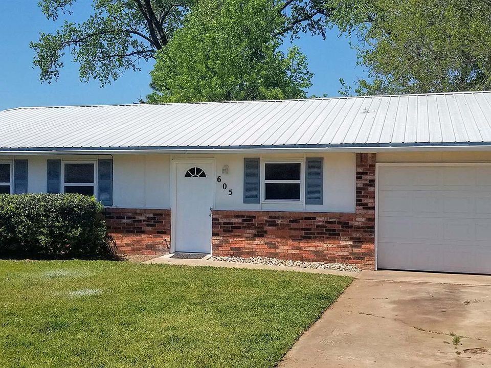 1st image of 605 Woods Dr