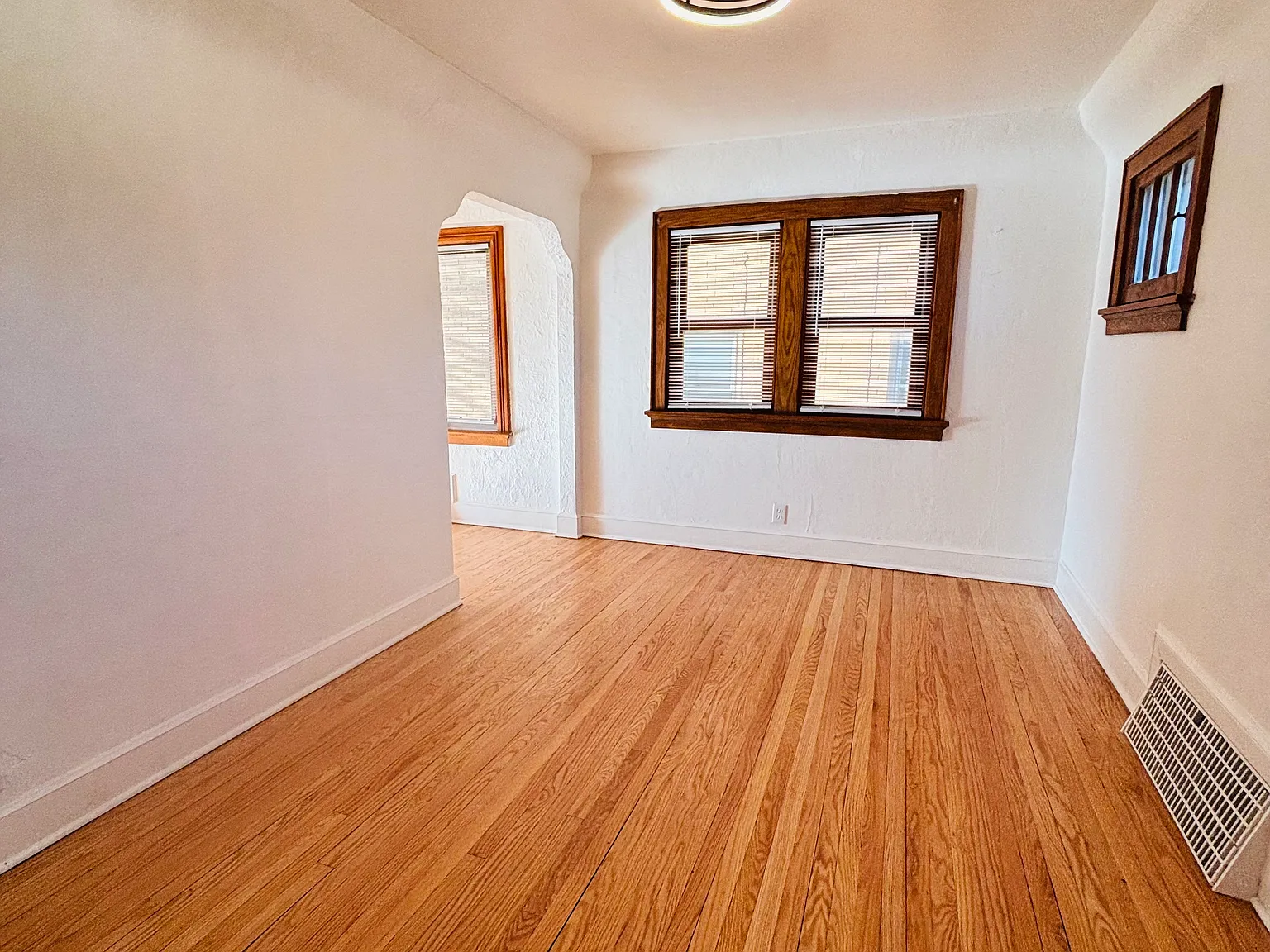 3 bed, 1.5 bath, 1460 sqft, $2,290 — Photo 4