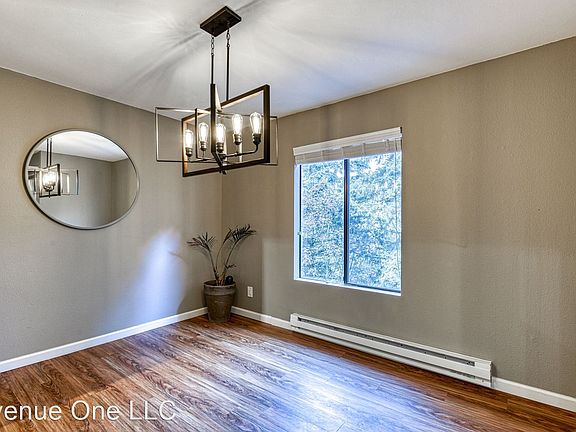 5th image of 10516 NE 32nd Pl