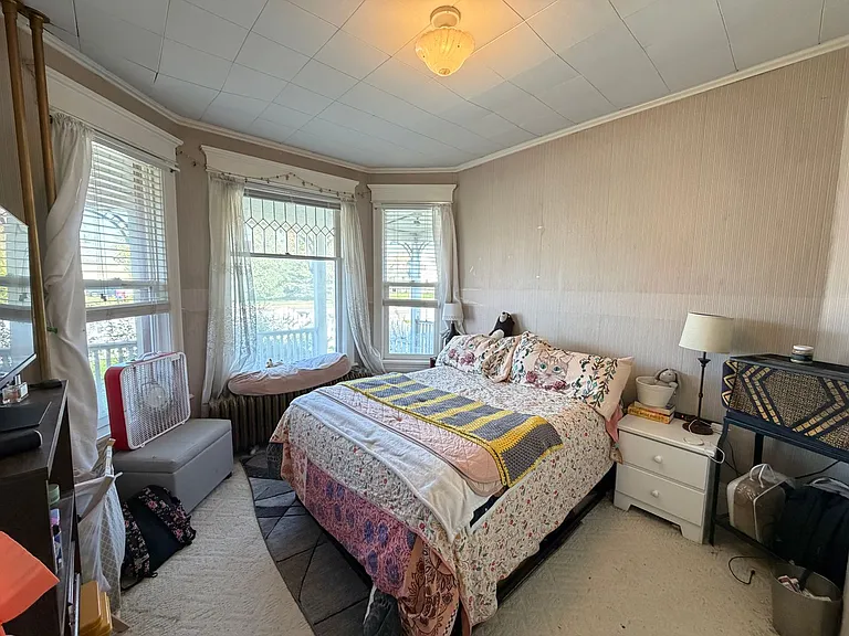 1128 Hammond Ave #1 — Photo 2