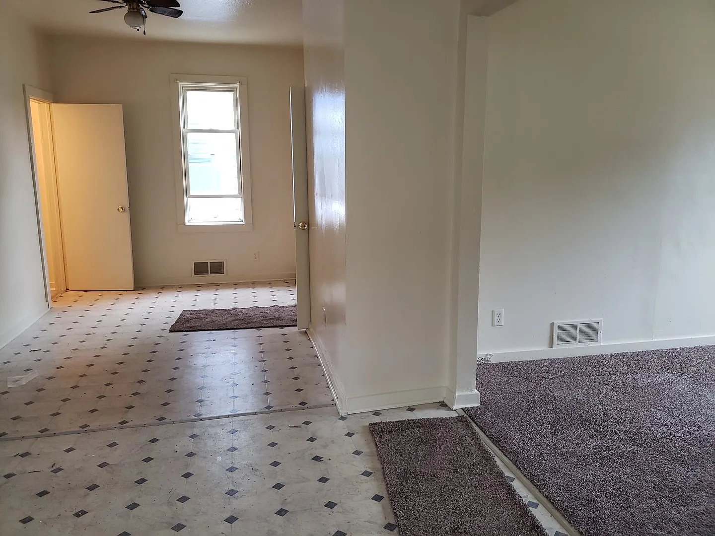 Spacious 5BR Home with Eat-In Kitchen | Upper Loft Area | Partially Fenced in Yard | 2,200 SQF — Photo 4