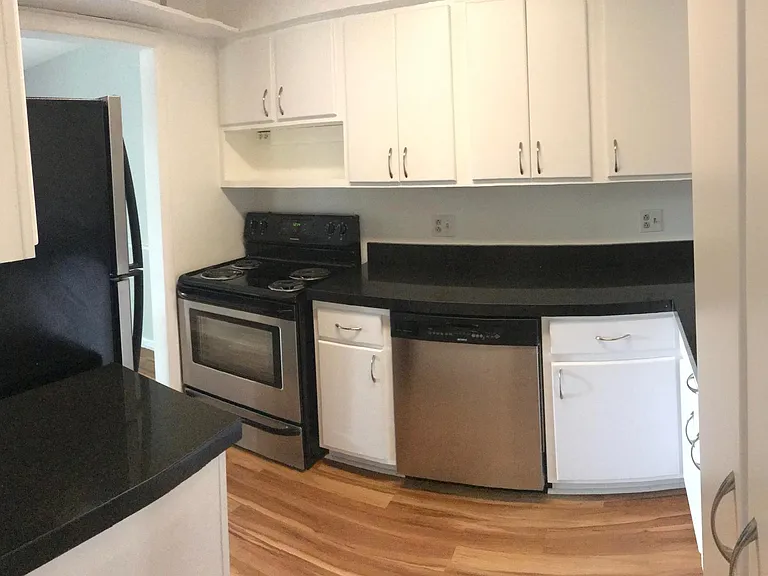 3901 Whitland Ave #8 — Photo 5