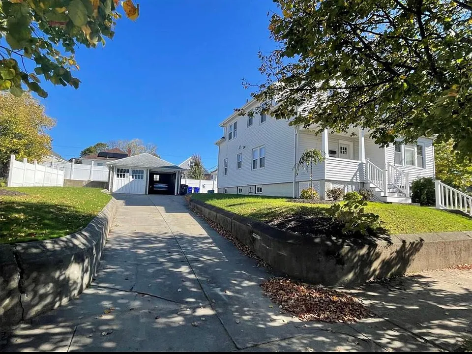19 Lucy St #1