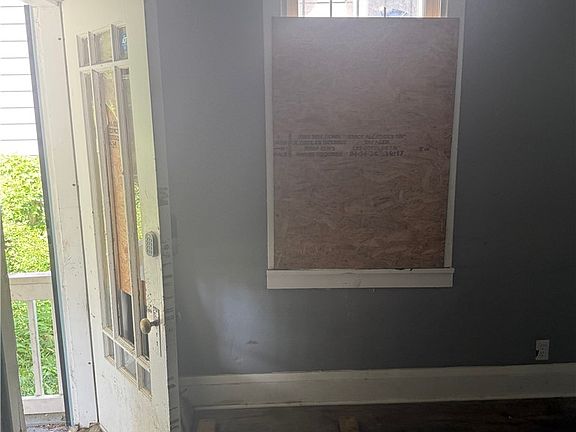 4th image of 7505 Elton Ave