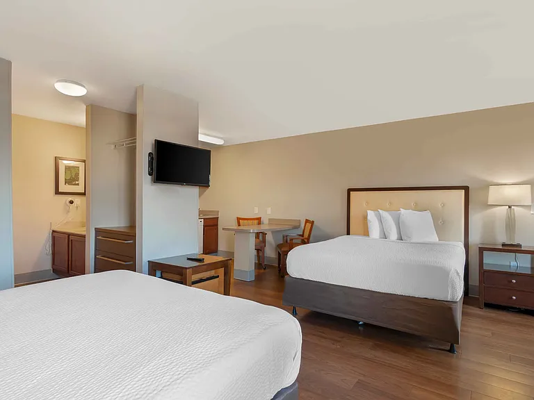 Studio Suite - 2 Queen Beds