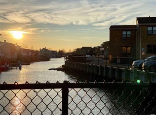 47 Hampton Pl APT 13C, Freeport, NY 11520