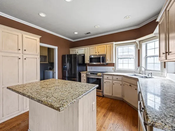 1645 N Charlee Ave, Fayetteville, AR 72703
