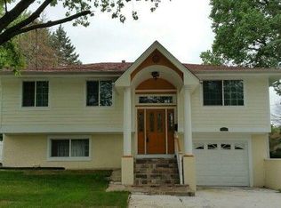 1335 Fairlane Dr, Schaumburg, IL