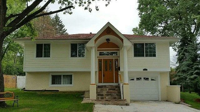 1335 Fairlane Dr photo 1