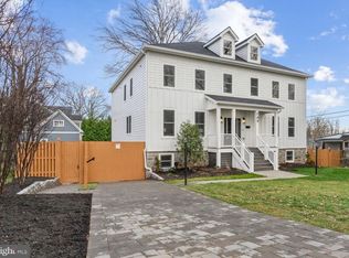 109 Moore Ave SE, Vienna, VA 22180