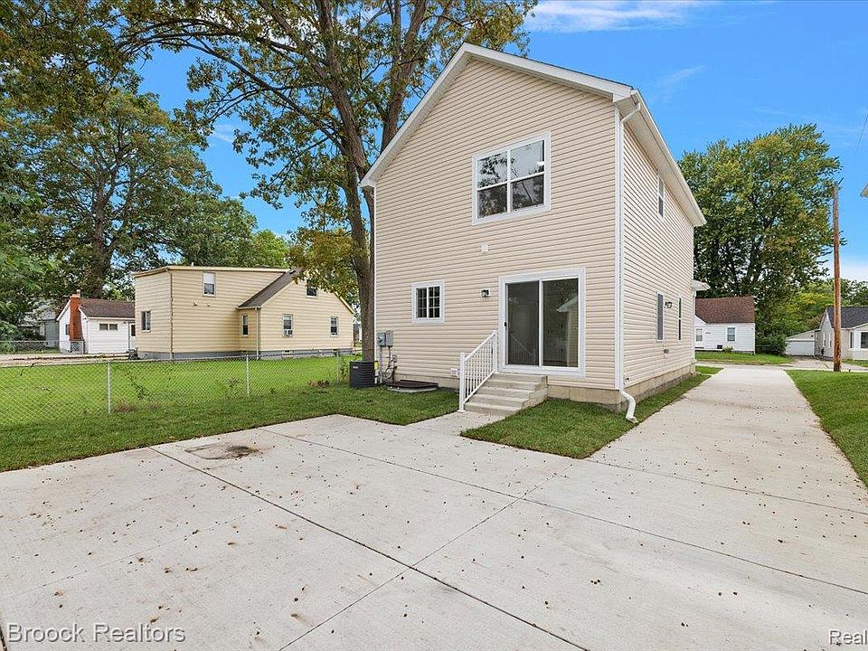 27824 Groveland St, photo 29
