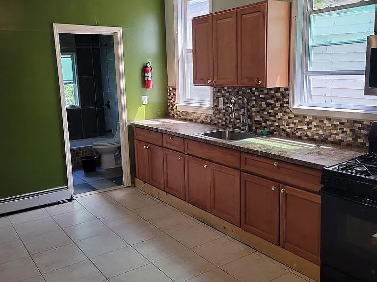 588 Hunterdon St — Photo 4