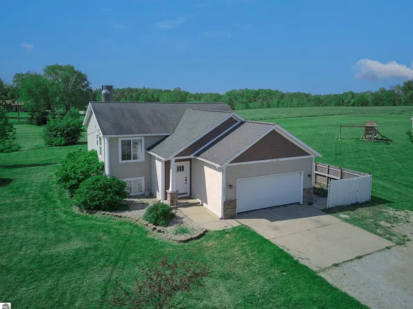 2030 W 140th St, Grant, MI 49327