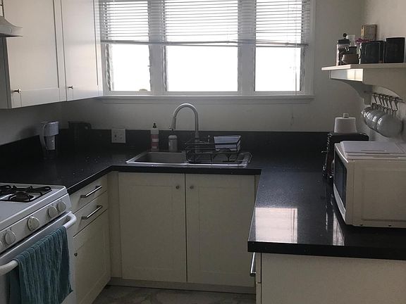 5th image of 217 S Elm Dr #7