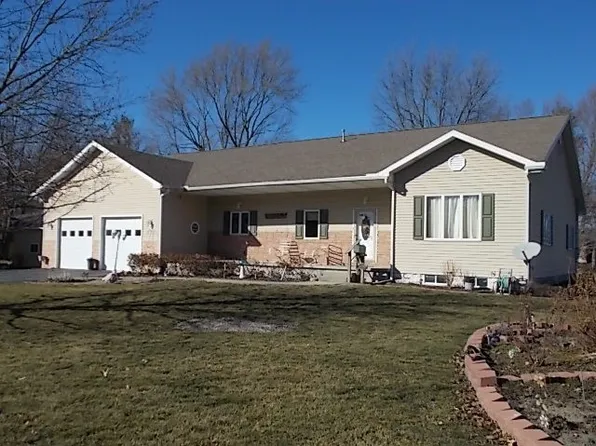 500 W Lake St, Pana, IL 62557