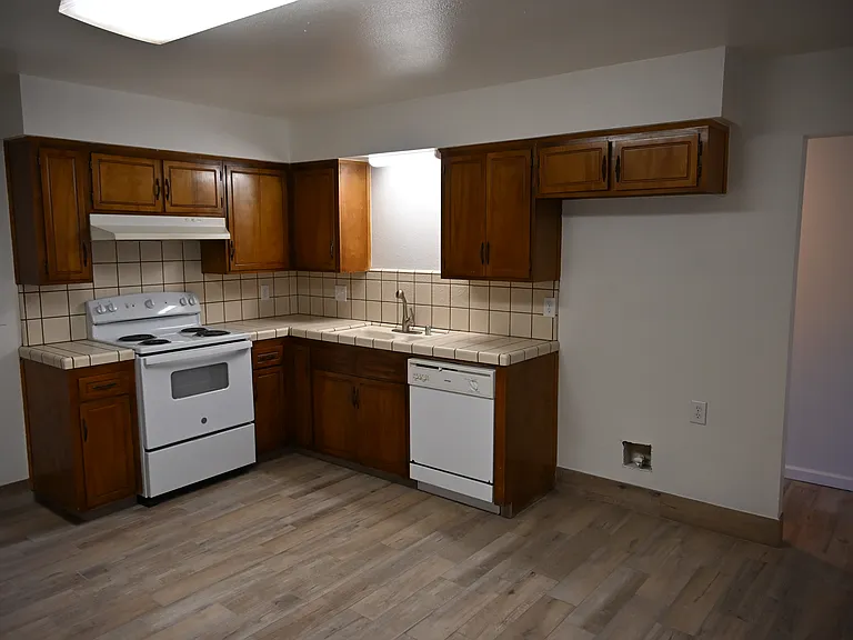 1031 N Lynora St — Photo 4