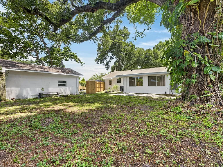 1005 E Flora St — Photo 32