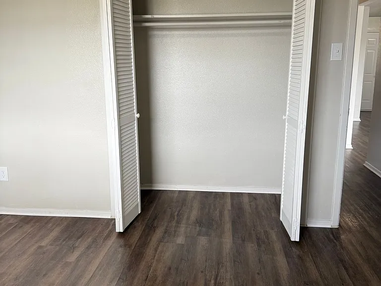 Ivanhoe Duplexes — Photo 19