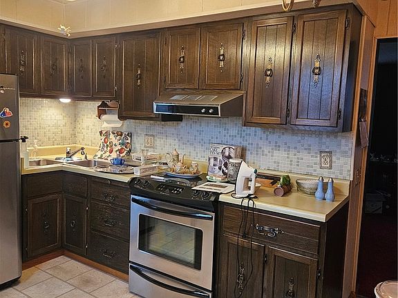 3rd image of 239 Main St