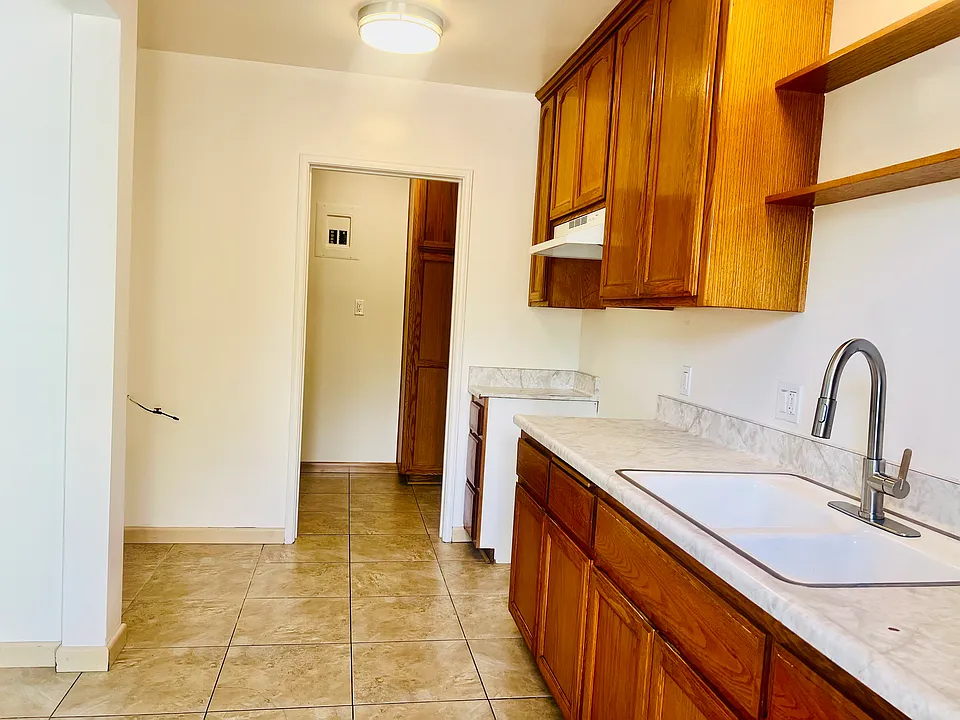 205 S 7th St #1