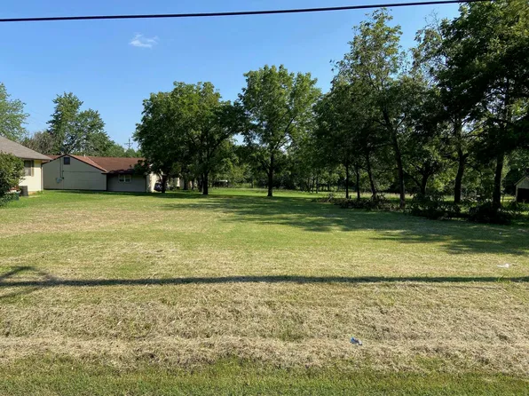 2207 Central Ave, Winfield, KS 67156