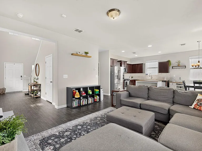132 Wapiti Rd — Photo 3