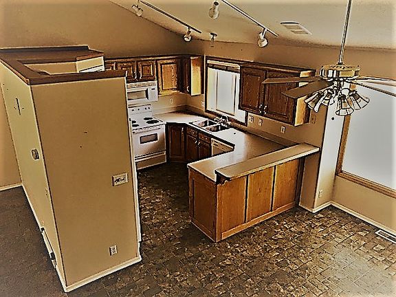 3rd image of 3633 Creek Side Dr