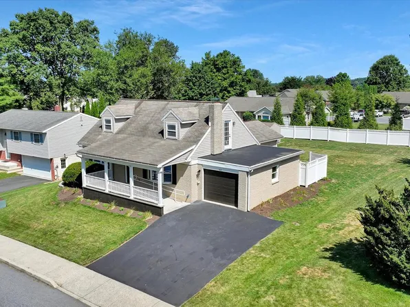 143 S Oak St, Lititz, PA 17543