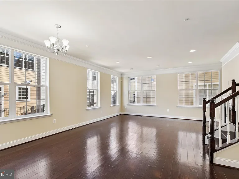67 Linden Pl — Photo 8