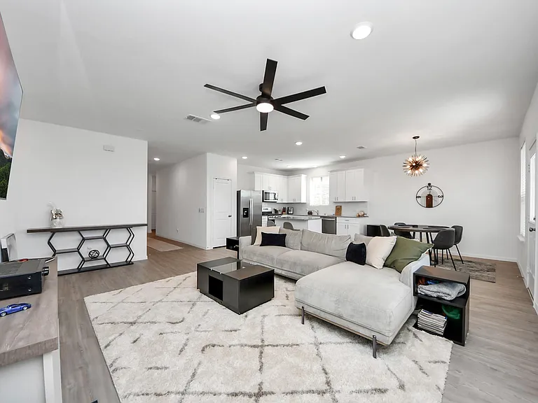 3113 Freiberger Ln — Photo 11