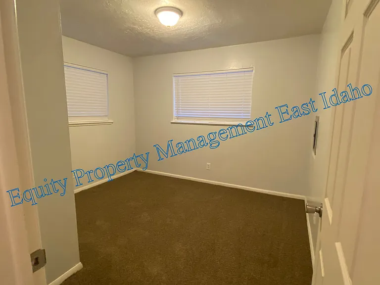 1070 McKinley Ave #8 — Photo 6