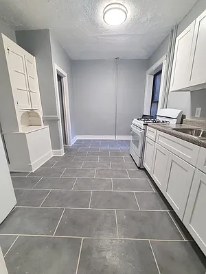 Rented by Cheskel Meisels, LREB | media 4