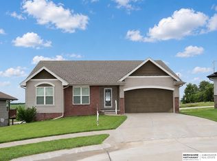 130 Broken Arrow Cir, Yutan, NE 68073