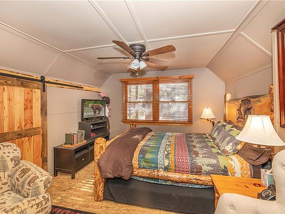 4th image of 297 Pine Ln