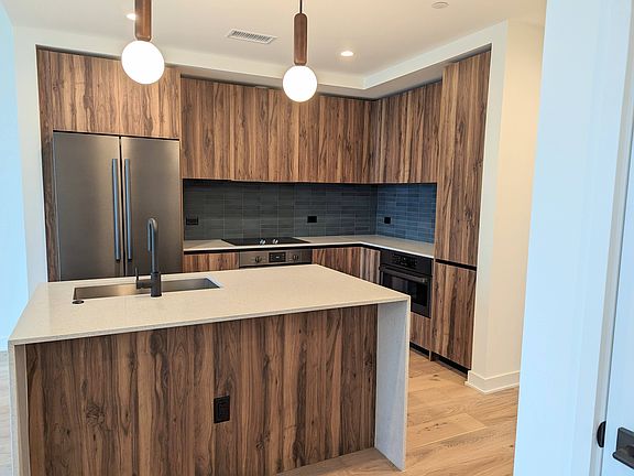 5th image of 84 East Ave #2907