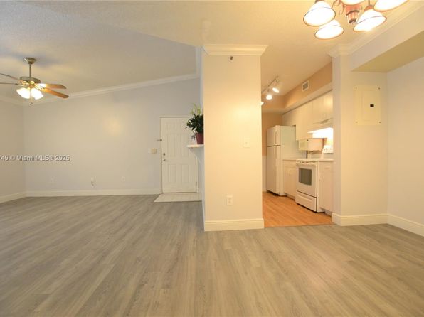160 Yacht Club Way APT 304