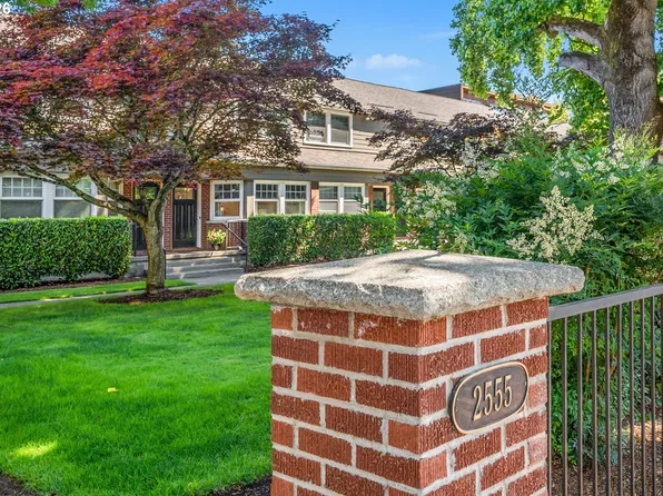 2555 NW Savier St APT 9, Portland, OR 97210