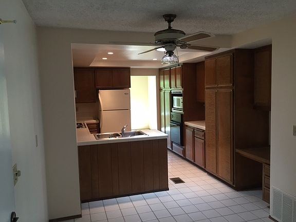 3rd image of 6610 Reservoir Ct