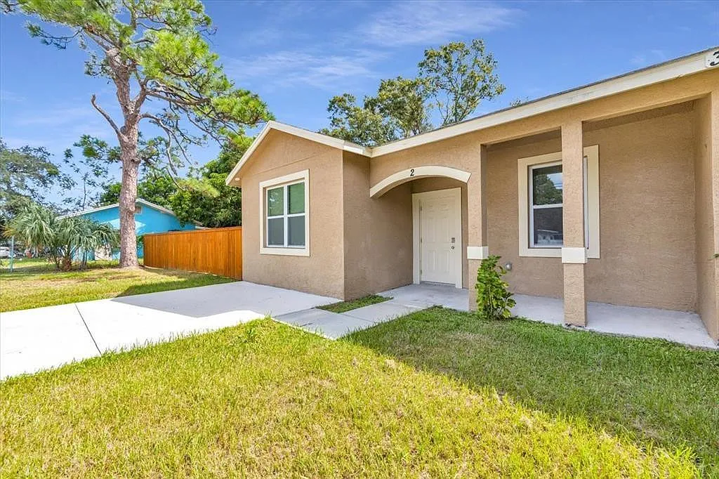3 bed, 2.0 bath, 1192 sqft, $2,200 — Photo 3