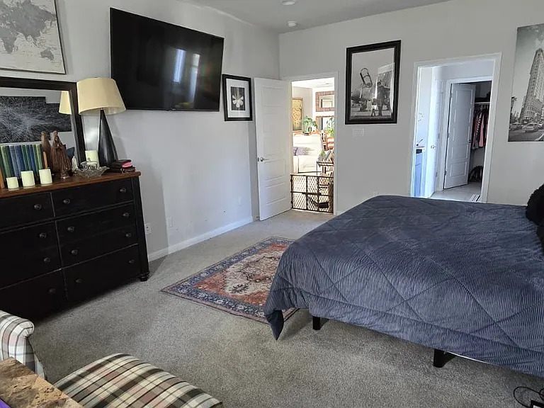 Spacious master suite - bright, calm, peaceful. With view to the pool!