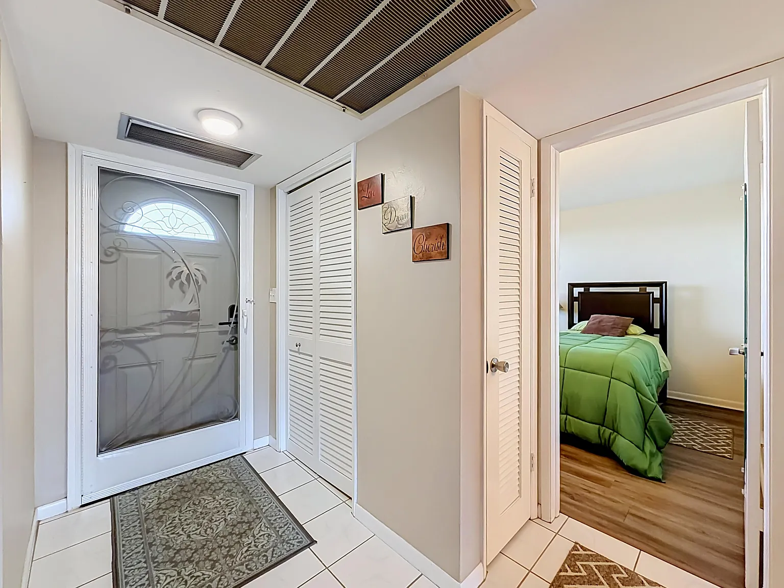 2 bed, 2.0 bath, 984 sqft, $1,900 — Photo 3