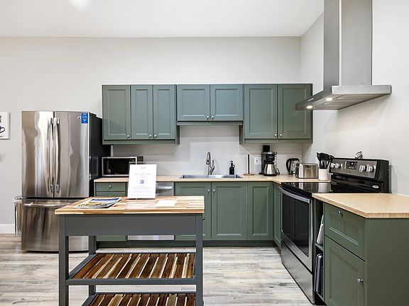 3rd image of 15775 Lakeshore Rd #2