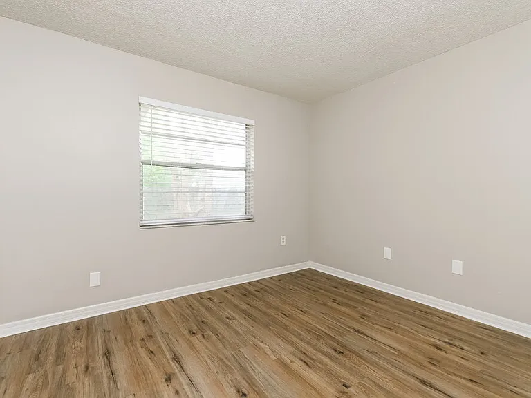 602 Cypress Ct — Photo 14
